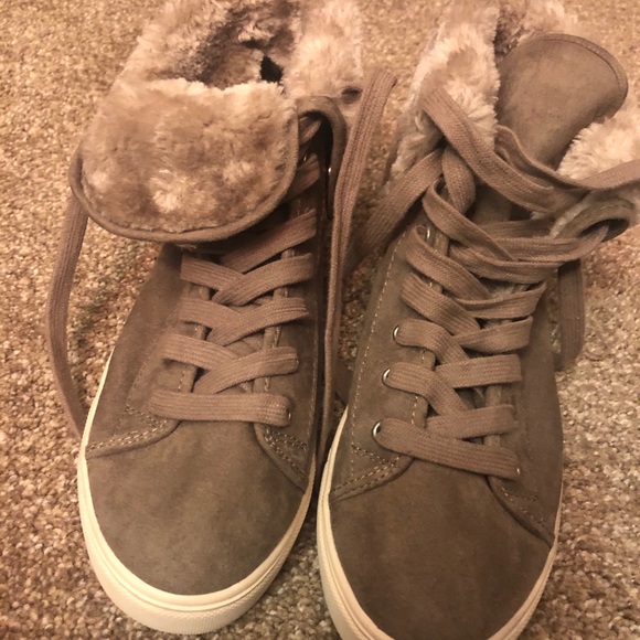 Mossimo - Picture 2 of 3